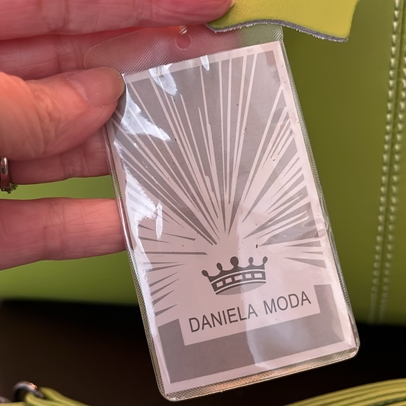 Gorgeous Lime Green all leather laptop bag/briefcase. - Picture 3 of 4